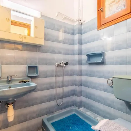 Apartment Mires House Side First Floor 10 *
