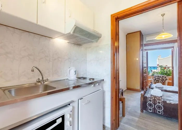 Mires House Side First Floor 10 Apartman *