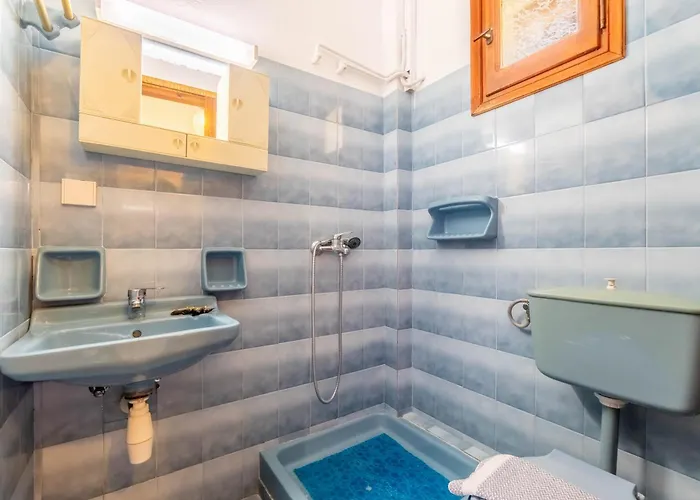 Apartament Mires House Side First Floor 10 *